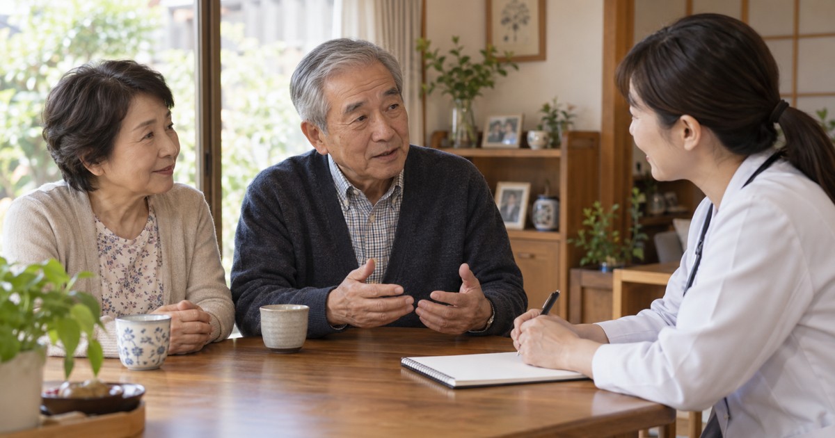 高齢男性と女性家族が専門職とテーブルを囲み話している