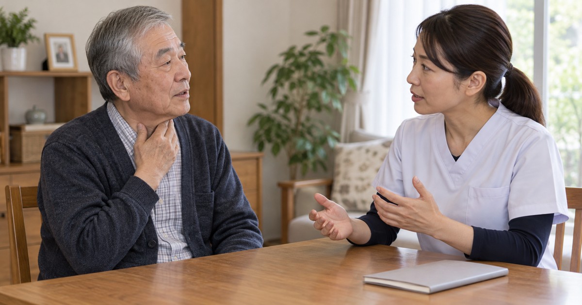 高齢男性と専門職が向かい合い飲み込みについて話している