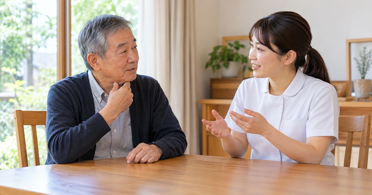 飲み込みについて専門職と相談する高齢男性
