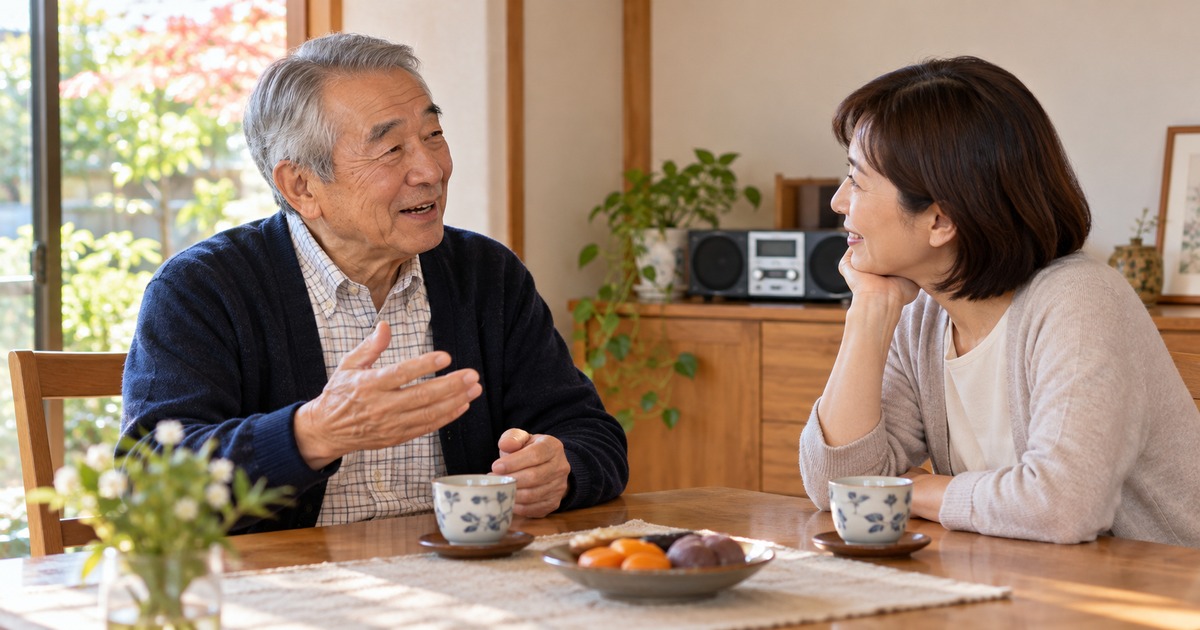 自宅の食卓で家族と会話する高齢男性の生成イメージ