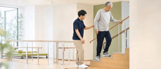 脳卒中後の階段昇降練習｜上り下りの効果と安全な進め方